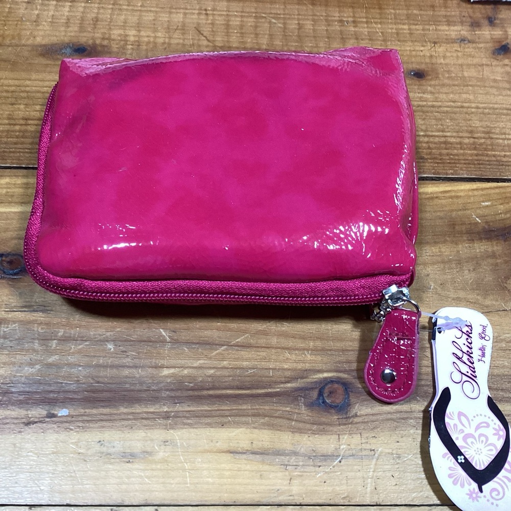 NWT Sidekicks hot pink sandals in a zipper bag size M 7-8. Carry in purse.